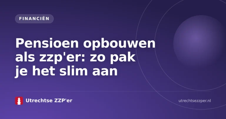 Zzp'er die pensioen opbouwen als zzp'er plant met laptop, rekenmachine en overzicht van spaargeld