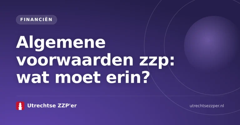 Document met algemene voorwaarden zzp naast laptop en pen op een bureau