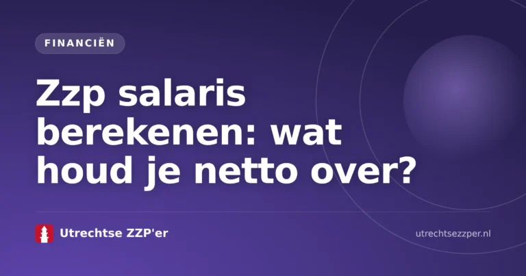 Zzp salaris berekenen met rekenmachine, laptop en financiële administratie op bureau