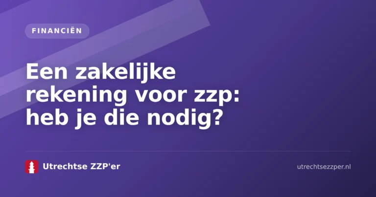 Zakelijke rekening voor zzp naast laptop, bankpas en administratie op een bureau